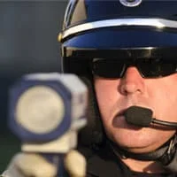 Multas de tránsito y costos en Wisconsin y Ley de infractores habituales de tránsito