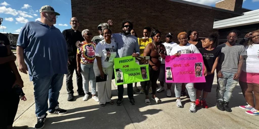 Manifestación de Damian Mason en Racine, Wisconsin